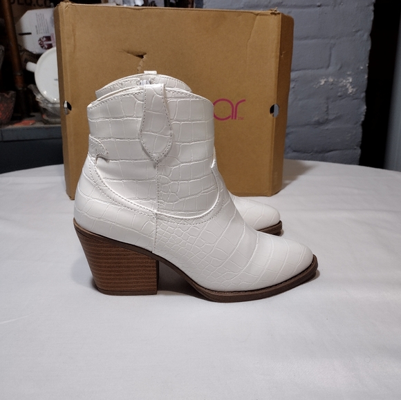 Sugar Shoes - Sugar Tula Vegan Leather Snake Skin Pointed Toe Western Ankle Boots